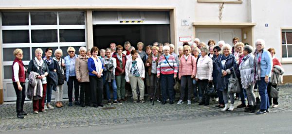 Große Besuchergruppe im HdB Dauernheimer Haus der